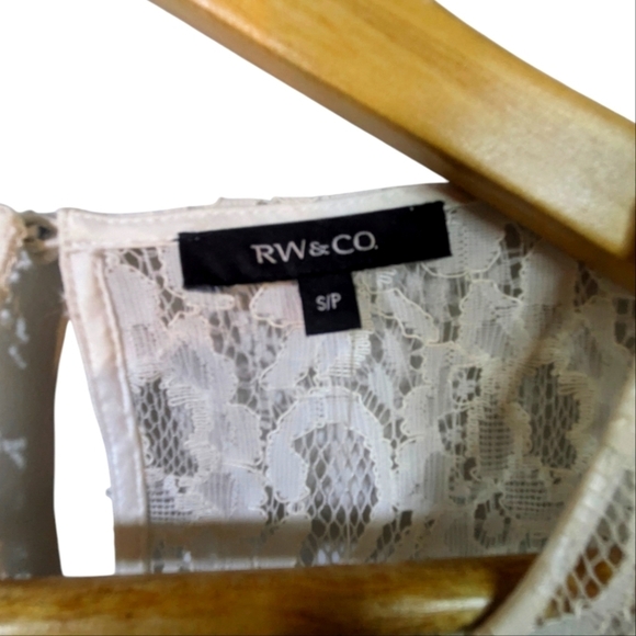 RW&CO Ivory Shift Dress Size small Lace - Picture 5 of 8